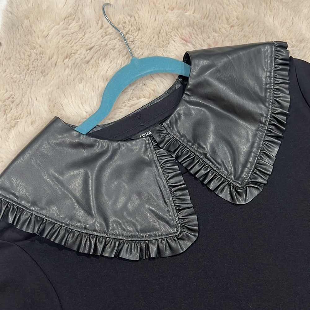 New w/o tags t-shirts dress with ruffles and faux leather collar (removable) M